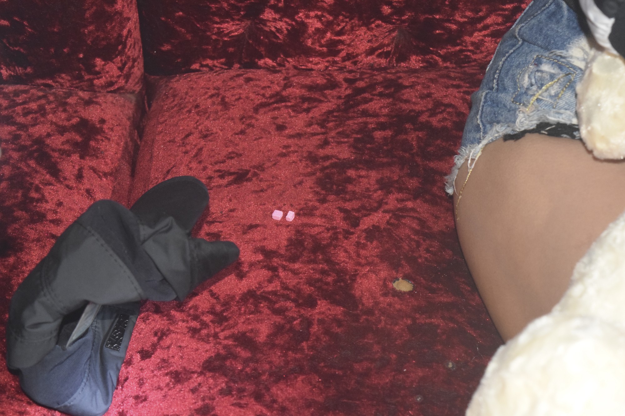 Đột kích quán bar ASTA, phát hiện vũ công múa cột ăn mặc hở hang, nhiều khách phê ma túy