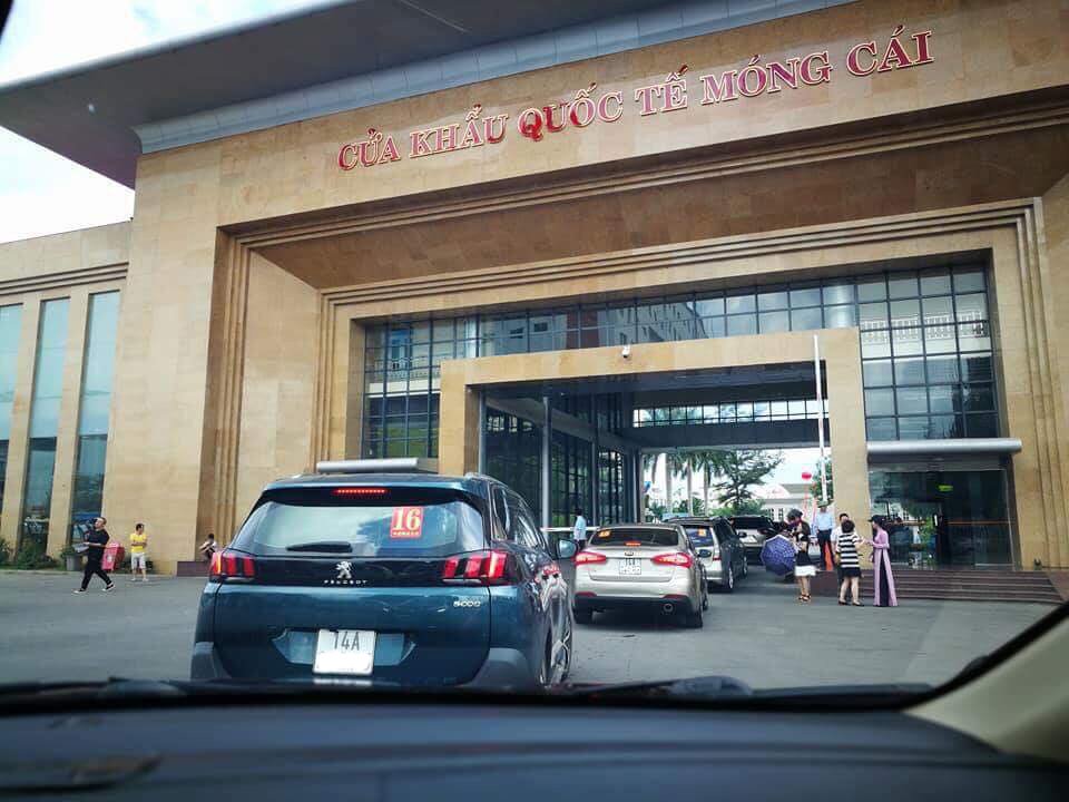 Lý do ô tô Trung Quốc nối đuôi chạy trên đường phố Hạ Long