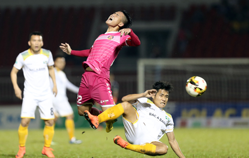 HLV SLNA không từ chức khi đội xuống áp chót bảng V-League