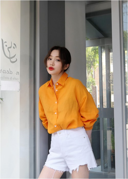Sơ mi dáng rộng: Mặc thế nào không luộm thuộm Sơ mi dáng rộng: Mặc thế nào không luộm thuộm
