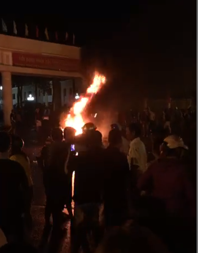 Hàng ngàn người tụ tập đập phá ở Bình Thuận