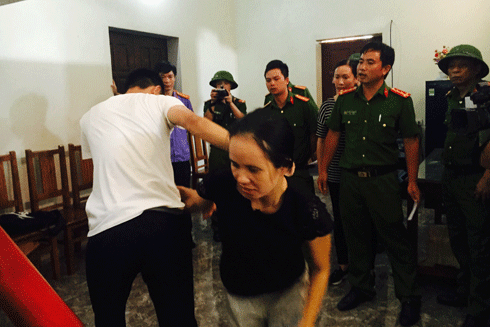 Vết hằn lạ trên cổ nạn nhân vén màn kịch tinh vi đoạn nghĩa vợ chồng