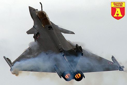 Rafale của Pháp có thể đối đầu sòng phẳng với Su-35 Nga?