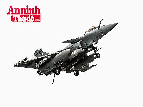 Rafale của Pháp có thể đối đầu sòng phẳng với Su-35 Nga?