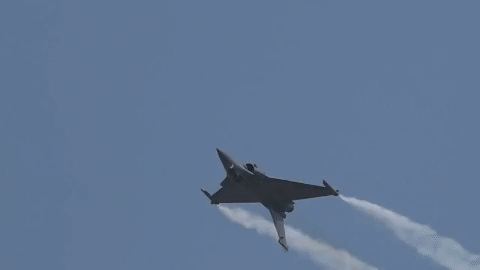 Rafale của Pháp có thể đối đầu sòng phẳng với Su-35 Nga?