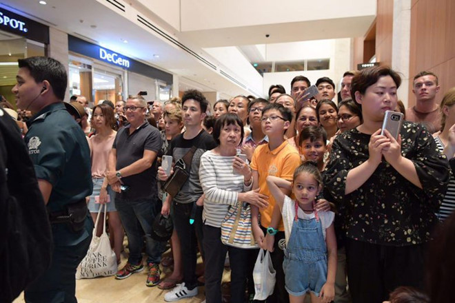 Kim Jong Un rời khách sạn để khám phá Singapore về đêm