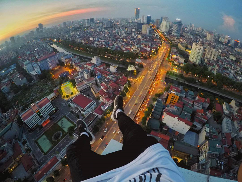 9X nhảy qua hai nóc nhà 40 tầng: 10 năm tập parkour mới dám mạo hiểm