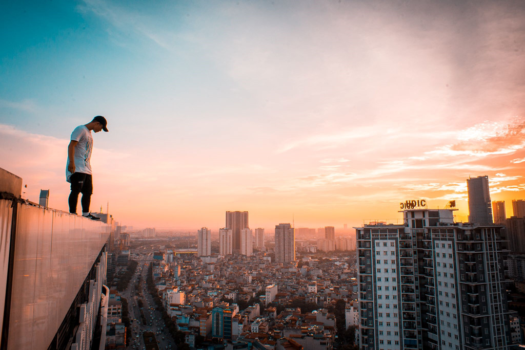 9X nhảy qua hai nóc nhà 40 tầng: 10 năm tập parkour mới dám mạo hiểm