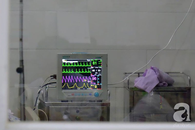 Mẹ bán rong chỉ có 2 triệu đồng trong túi, định buông xuôi khi con trai uống thuốc sâu tự tử vì cãi nhau với bạn gái