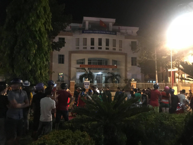 Vụ hàng trăm người đập phá trụ sở UBND tỉnh Bình Thuận: Rất kinh hoàng, không ai tưởng tượng được Vụ hàng trăm người đập phá trụ sở UBND tỉnh Bình Thuận: Rất kinh hoàng, không ai tưởng tượng được