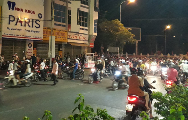 Thượng úy cảnh sát bị thương khi giải tán đám đông quá khích