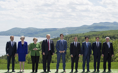 Chiều cao của Trump trong bức ảnh tại G7 gây tranh cãi