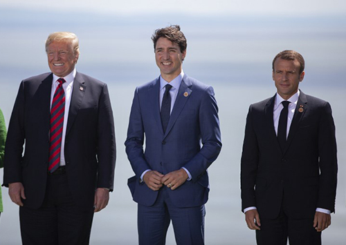 Chiều cao của Trump trong bức ảnh tại G7 gây tranh cãi