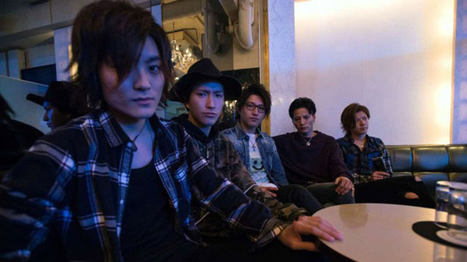 Góc khuất của trai thẳng chấp nhận mua vui cho khách hàng đồng tính