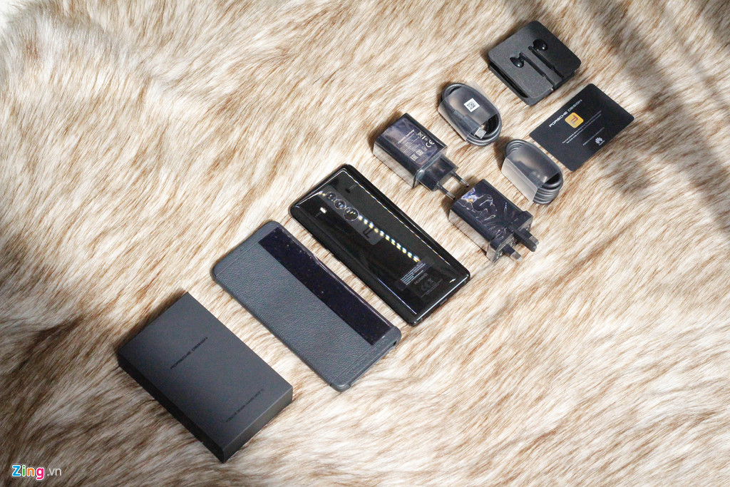 Cận cảnh Huawei Mate 10 Porsche Design giá 26 triệu đồng tại VN