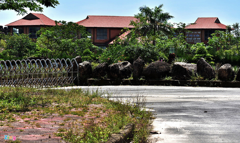 Cỏ dại vây quanh khu du lịch sinh thái Thiên Đàng 8.000 tỷ đồng