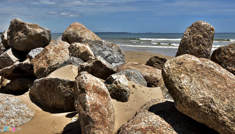 Cỏ dại vây quanh khu du lịch sinh thái Thiên Đàng 8.000 tỷ đồng