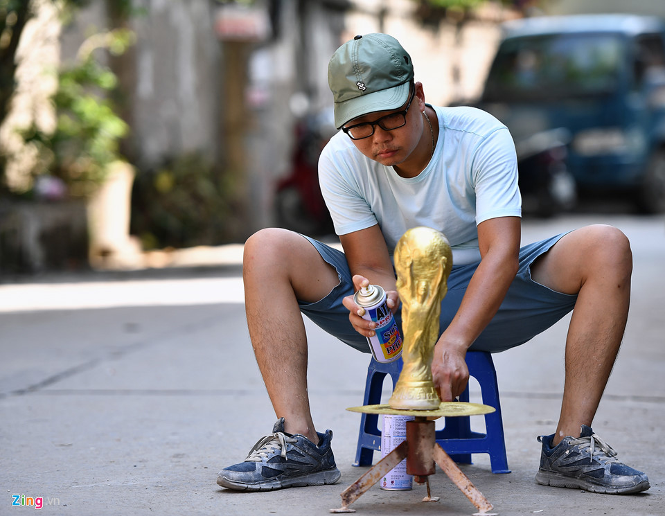 Cup vàng 80.000 đồng bày bán ở cửa nhà, quán nước