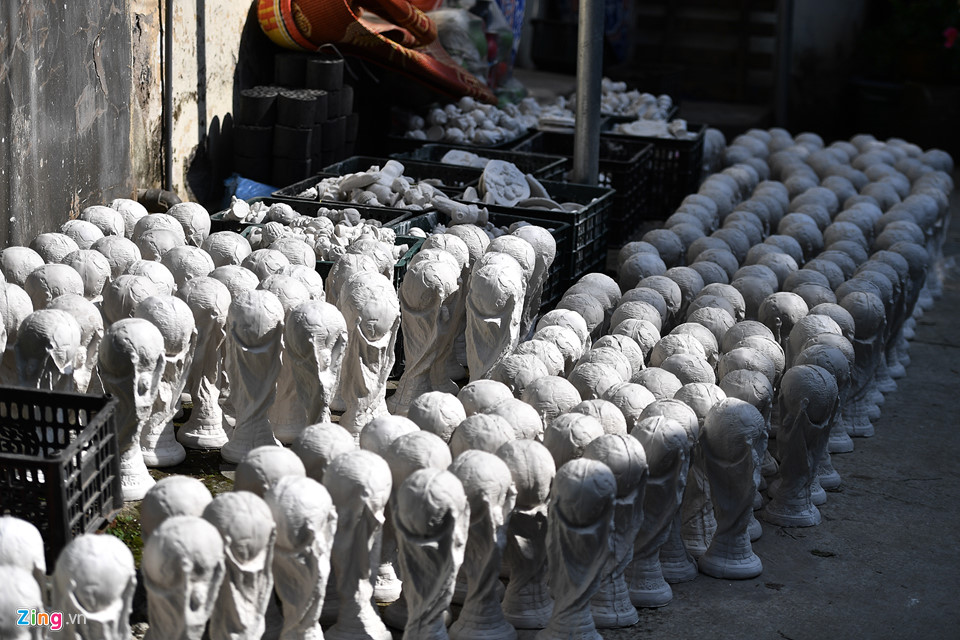 Cup vàng 80.000 đồng bày bán ở cửa nhà, quán nước