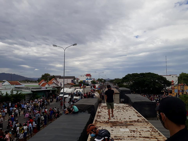 Tạm giữ 102 người quá khích đập phá trụ sở công quyền ở Bình Thuận