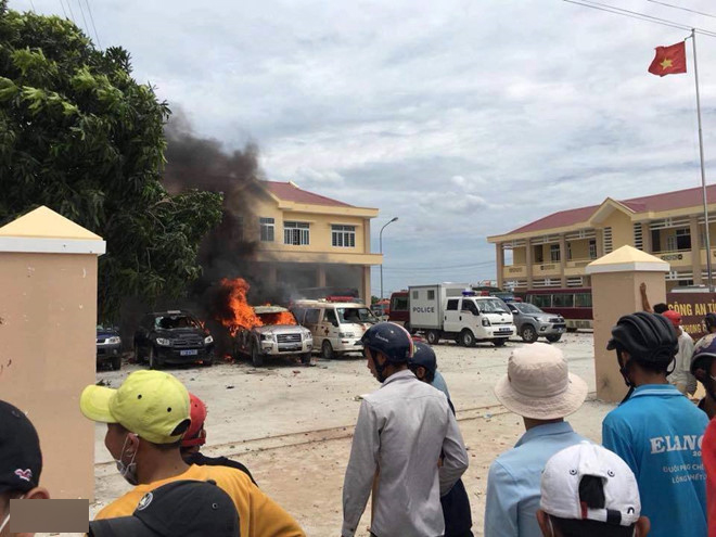 Quốc lộ 1 qua Bình Thuận lại bị người quá khích chặn