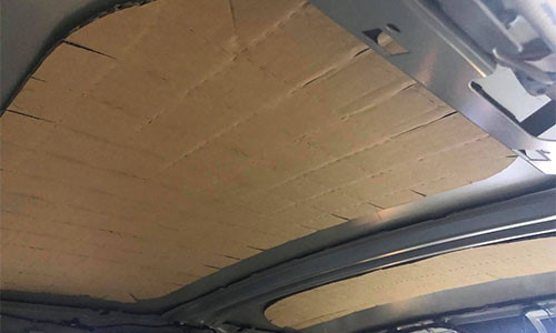 Trần xe sang MINI Cooper S tại Việt Nam bằng giấy các tông