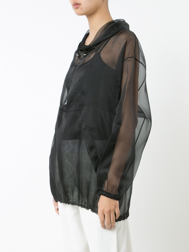 Chiếc áo sơ mi trong suốt có giá hàng ngàn đô la