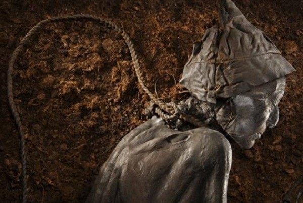 Tollund Man - Bí ẩn xác ướp 2.400 năm tuổi vẫn mỉm cười dù bị treo cổ đến chết Tollund Man - Bí ẩn xác ướp 2.400 năm tuổi vẫn mỉm cười dù bị treo cổ đến chết