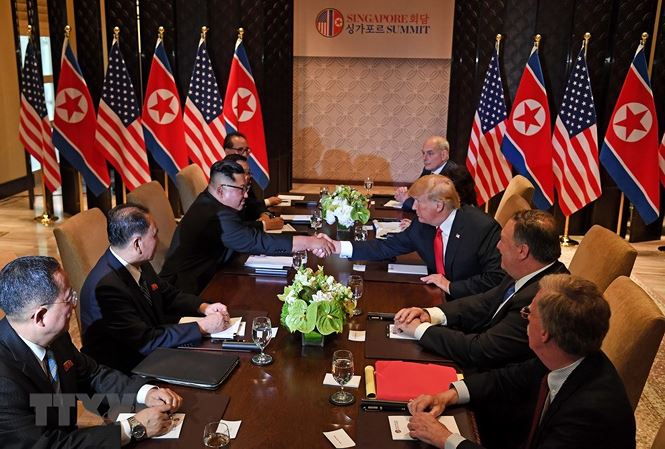 Hé lộ nội dung hội đàm một-một giữa ông Trump và ông Kim Hé lộ nội dung hội đàm một-một giữa ông Trump và ông Kim