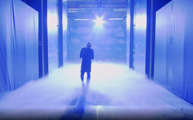 Neymar bật khóc nức nở khi trở lại căn phòng gian khổ