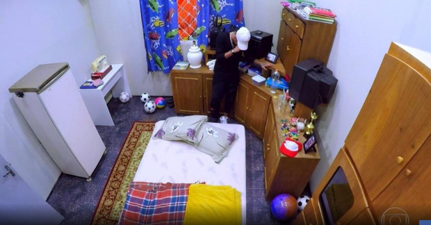 Neymar bật khóc nức nở khi trở lại căn phòng gian khổ