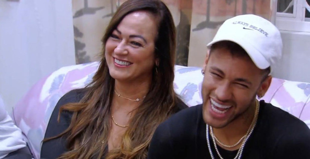 Neymar bật khóc nức nở khi trở lại căn phòng gian khổ