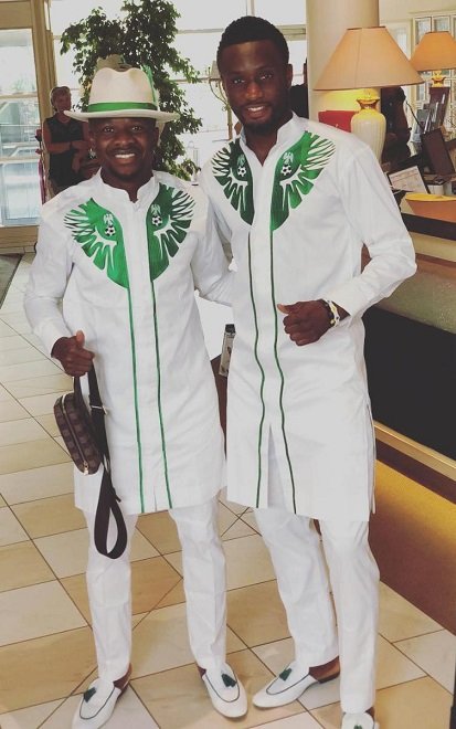 Vừa đổ bộ đến nước Nga, đội tuyển Nigeria tiếp tục gây ‘sốt’ với kiểu trang phục mới