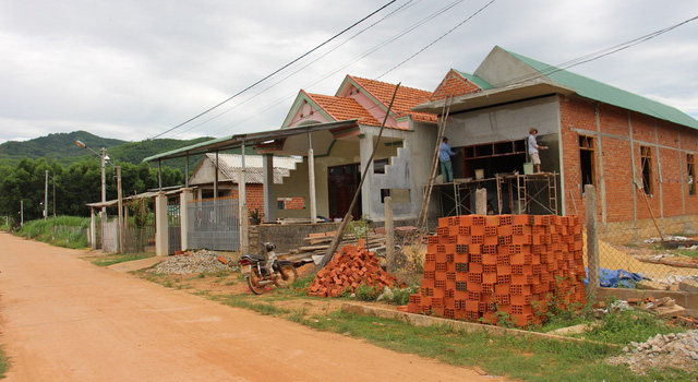 Bí thư thôn tự ý giao đất, thu tiền giữ chỗ nghĩa trang