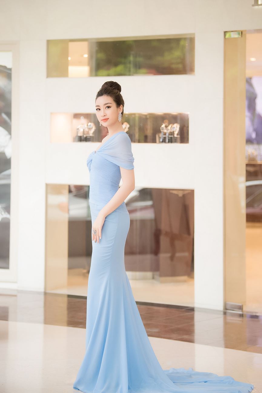 Đỗ Mỹ Linh tự tin đọ sắc cùng dàn Hoa hậu, Á hậu tại họp báo chung khảo phía Nam Đỗ Mỹ Linh tự tin đọ sắc cùng dàn Hoa hậu, Á hậu tại họp báo chung khảo phía Nam