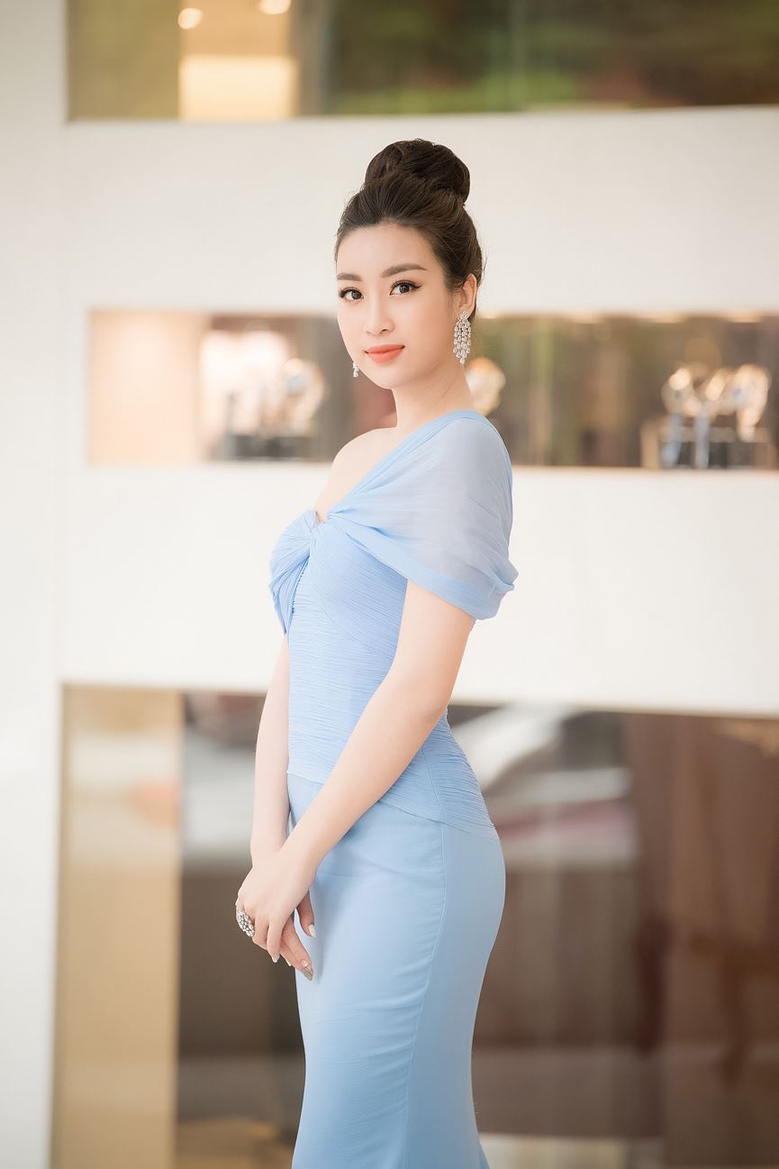Đỗ Mỹ Linh tự tin đọ sắc cùng dàn Hoa hậu, Á hậu tại họp báo chung khảo phía Nam Đỗ Mỹ Linh tự tin đọ sắc cùng dàn Hoa hậu, Á hậu tại họp báo chung khảo phía Nam