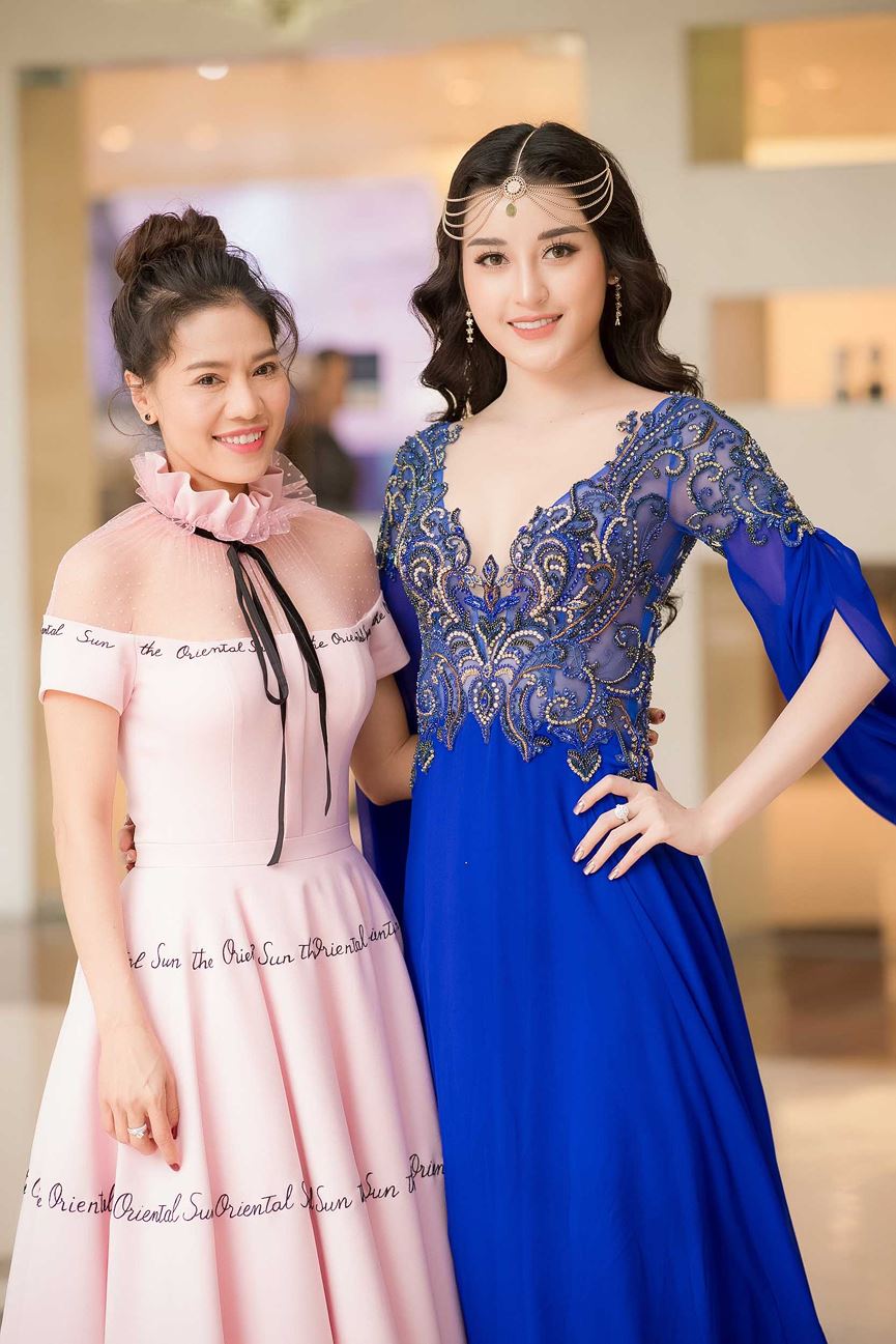 Đỗ Mỹ Linh tự tin đọ sắc cùng dàn Hoa hậu, Á hậu tại họp báo chung khảo phía Nam Đỗ Mỹ Linh tự tin đọ sắc cùng dàn Hoa hậu, Á hậu tại họp báo chung khảo phía Nam