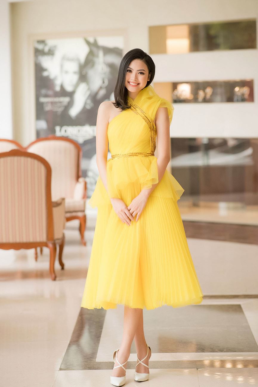 Đỗ Mỹ Linh tự tin đọ sắc cùng dàn Hoa hậu, Á hậu tại họp báo chung khảo phía Nam Đỗ Mỹ Linh tự tin đọ sắc cùng dàn Hoa hậu, Á hậu tại họp báo chung khảo phía Nam