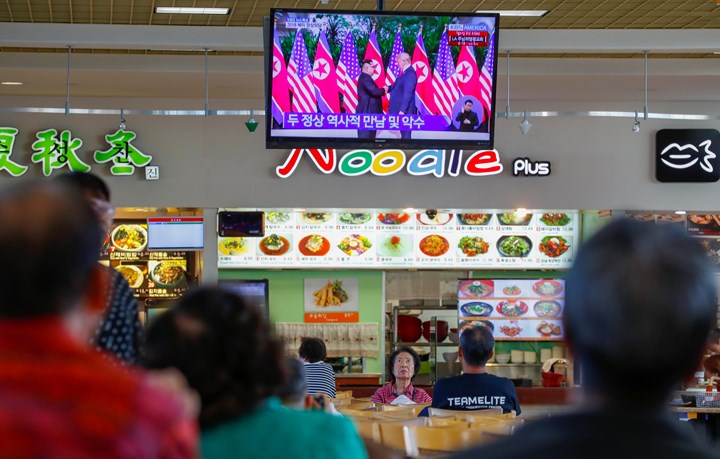 Cận cảnh phản ứng của dư luận trước cái bắt tay lịch sử Mỹ - Triều