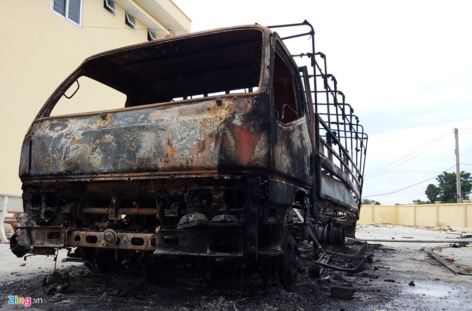 Bên trong trụ sở cảnh sát bị người quá khích đập phá ở Bình Thuận