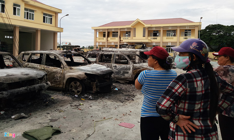 Bên trong trụ sở cảnh sát bị người quá khích đập phá ở Bình Thuận