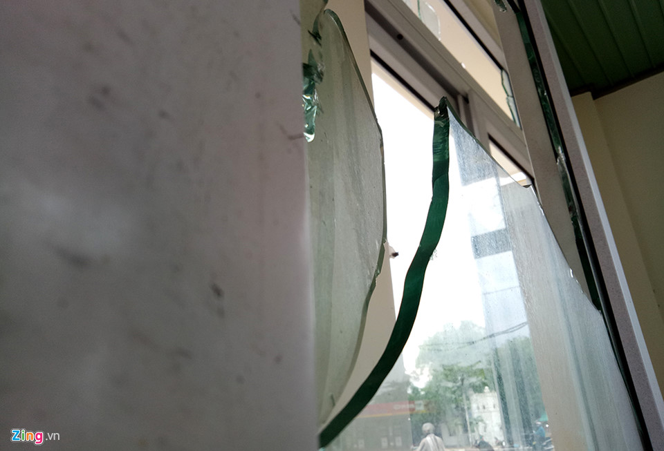 Bên trong trụ sở cảnh sát bị người quá khích đập phá ở Bình Thuận