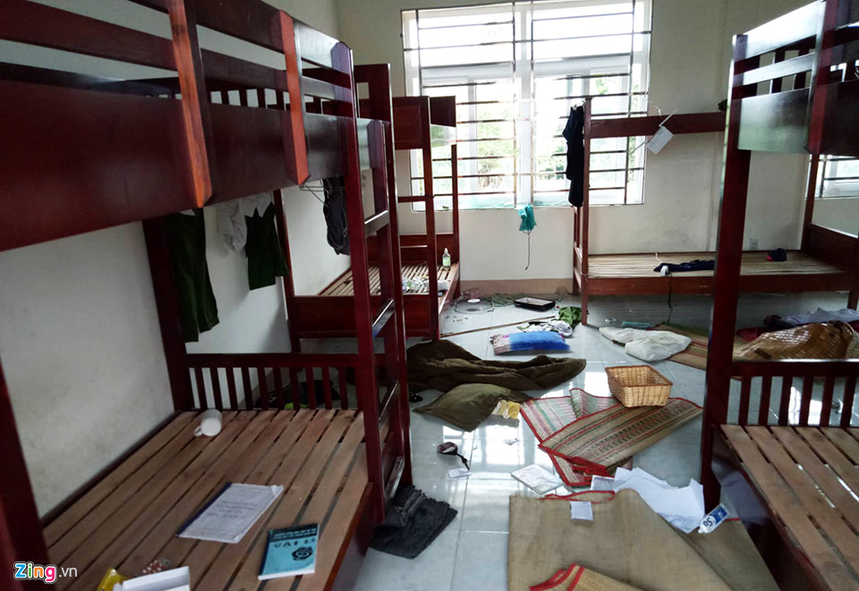 Bên trong trụ sở cảnh sát bị người quá khích đập phá ở Bình Thuận