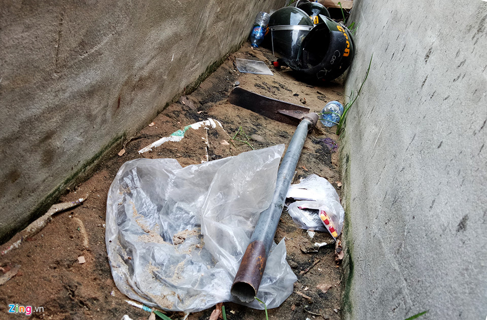 Bên trong trụ sở cảnh sát bị người quá khích đập phá ở Bình Thuận