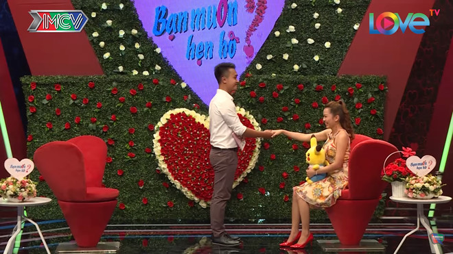 9X quê Hà Tĩnh lúng túng trước cô gái xinh đẹp dạy lớp tình thương