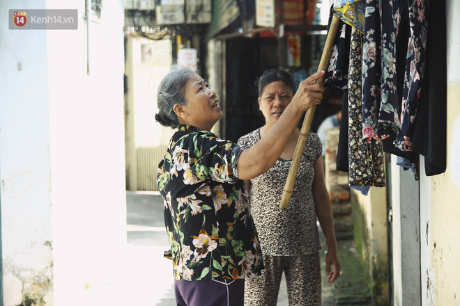 Cụ bà xa quê 11 năm, ở trọ Hà Nội để chạy thận và sống nhờ những vần thơ của chồng: Lấy người xấu trai, sau này người ta chiều mình