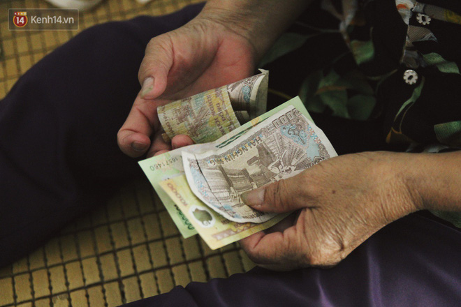 Cụ bà xa quê 11 năm, ở trọ Hà Nội để chạy thận và sống nhờ những vần thơ của chồng: Lấy người xấu trai, sau này người ta chiều mình