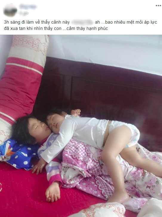 Khoảnh khắc 3 giờ sáng, hai con trứng gà trứng vịt nằm chồng lên nhau ngủ khiến trái tim ông bố đi làm về muộn tan chảy Khoảnh khắc 3 giờ sáng, hai con trứng gà trứng vịt nằm chồng lên nhau ngủ khiến trái tim ông bố đi làm về muộn tan chảy