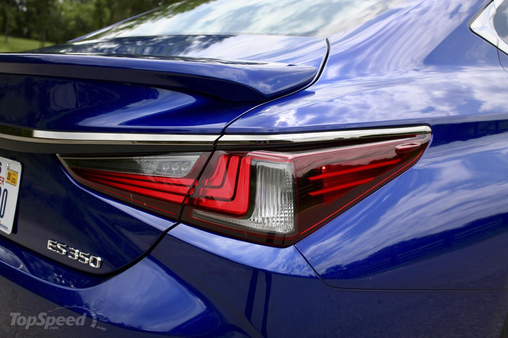 Lexus ES cuốn hút hơn với phiên bản thể thao