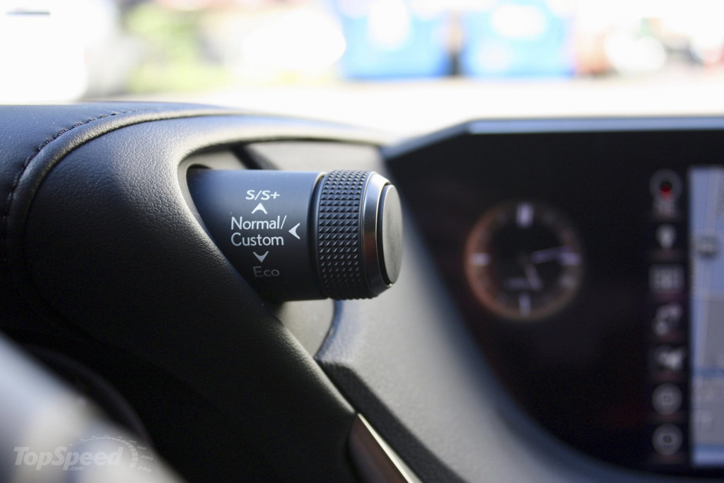 Lexus ES cuốn hút hơn với phiên bản thể thao